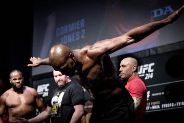 «Сошел с ума из-за Хабиба»: легенды UFC поругались